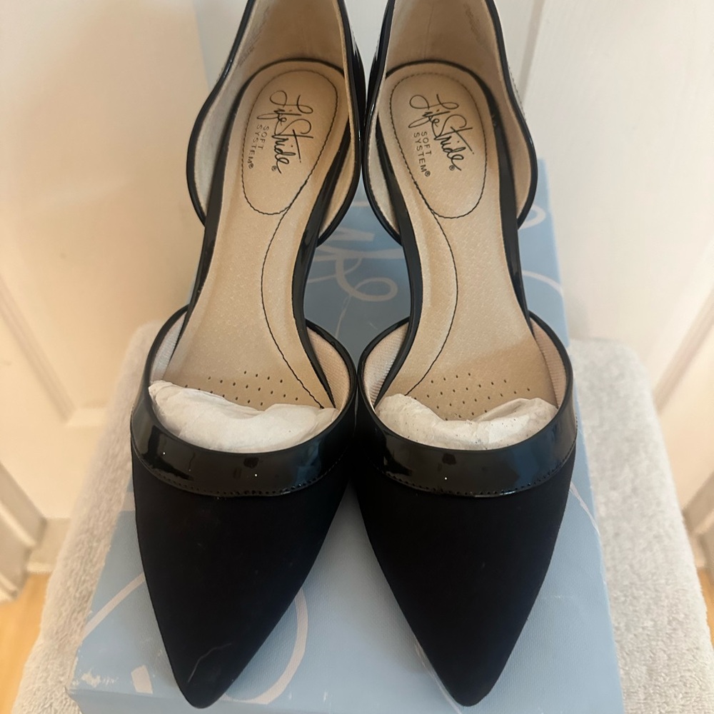 Life Stride Black Pointed Toe Heels